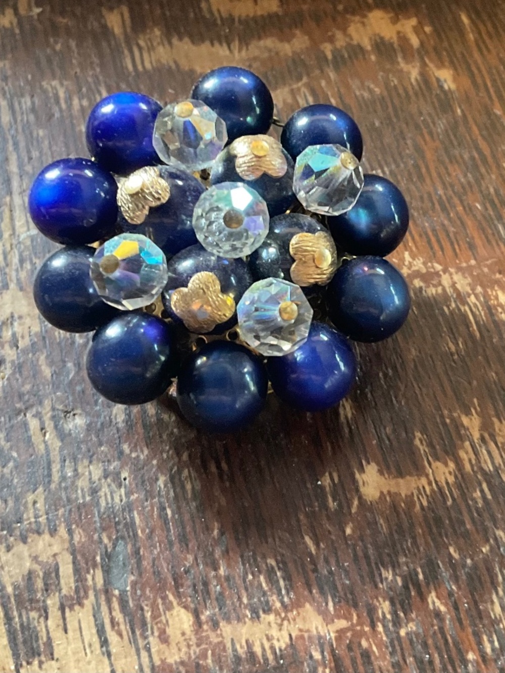 VINTAGE BROOCH  .